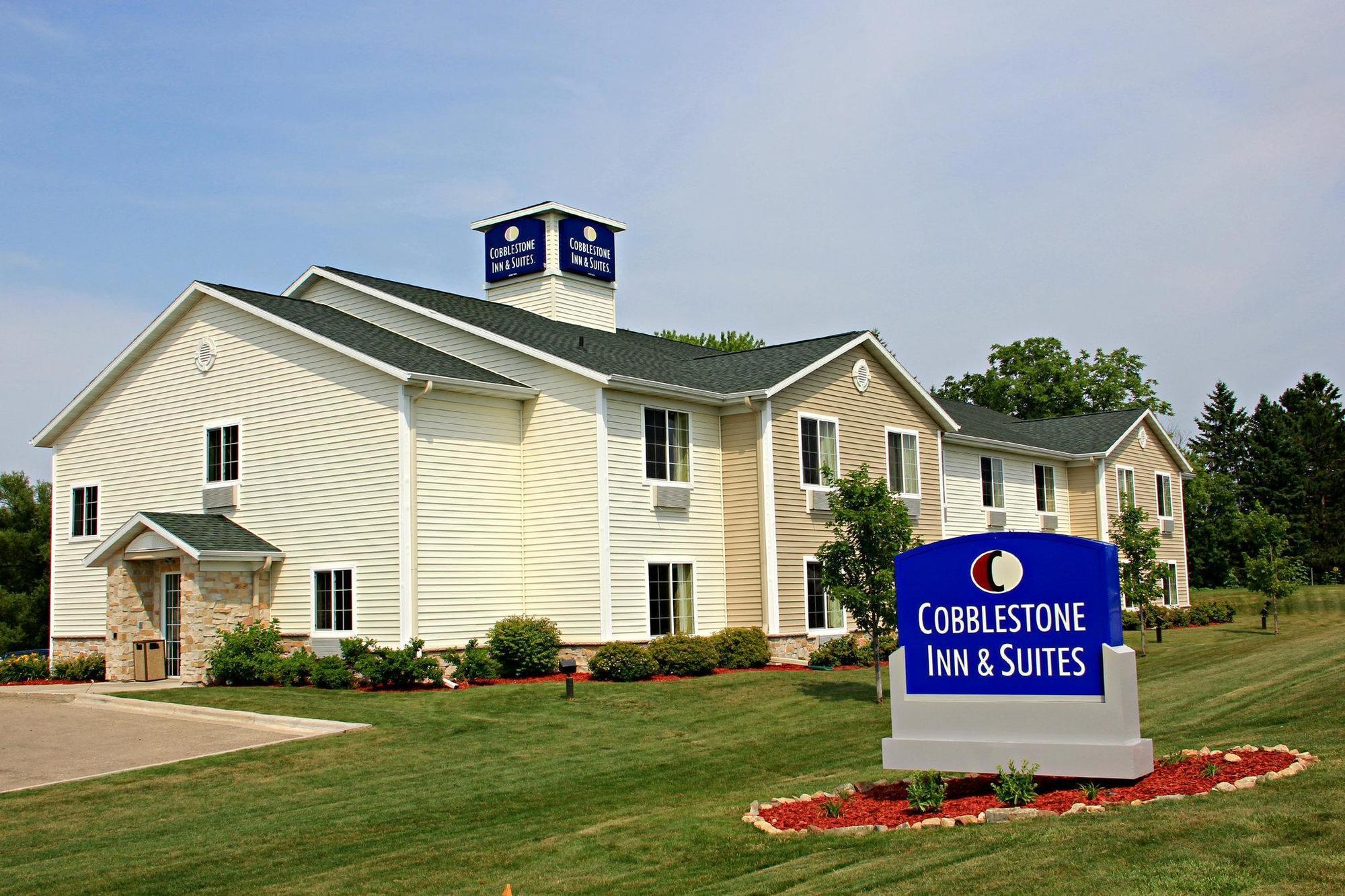 Cobblestone Inn & Suites - Clintonville Exterior photo