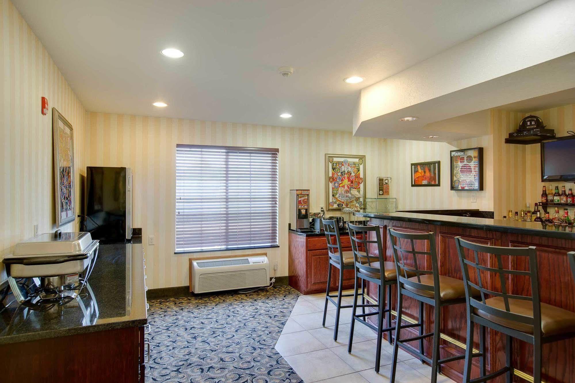 Cobblestone Inn & Suites - Clintonville Exterior photo